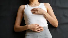 Litteä vatsa kuukaudessa: vaiheittainen opas – aamuisin vatsalihasliike, illalla plank