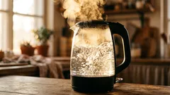 Myytti ”vaarallisesta vedestä” – mitä todella tapahtuu 3–5 kiehumiskerran jälkeen